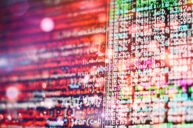 Koyu arkaplanda tarayıcı görünümünde renkli etiketleri olan basit web sitesi HTML kodu