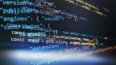 Bilgisayar metni. Yazılım geçmişi. Kaynak kodu fotoğrafı. Web sitesi programlama kodu. Programcı geliştirici ekranı. Ofiste program kodları üzerinde çalışan geliştirici.