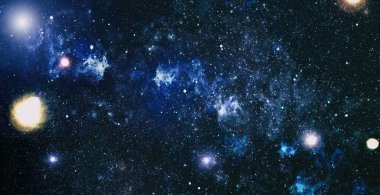Yıldız tozu ve parlayan yıldızlarla dolu bir arka plan. Nebula ve Samanyolu ile gerçekçi renkli bir evren..