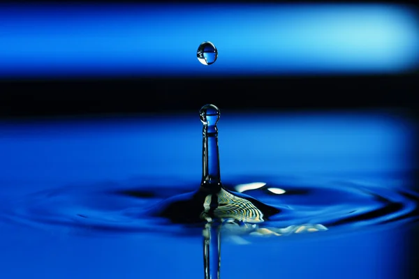 Falling into water droplets — Stock Photo, Image