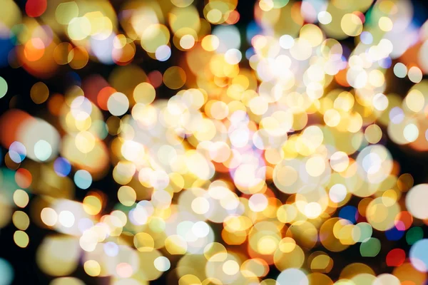 Fête de fond avec Bokeh naturel et lumières dorées lumineuses. Vintage fond magique avec couleur — Photo