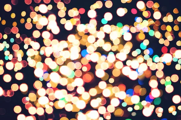 Fondo festivo con Bokeh natural y luces doradas brillantes. Fondo mágico vintage con color — Foto de Stock