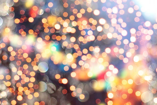 Festlicher Hintergrund mit natürlichem Bokeh und leuchtend goldenen Lichtern. Vintage magischen Hintergrund mit Farbe — Stockfoto