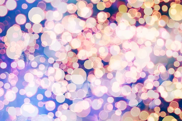 Fête de fond avec Bokeh naturel et lumières dorées lumineuses. Vintage fond magique avec couleur — Photo