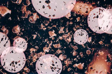 Bokeh ışıkları ve yıldız desenli şenlikli soyut arkaplan