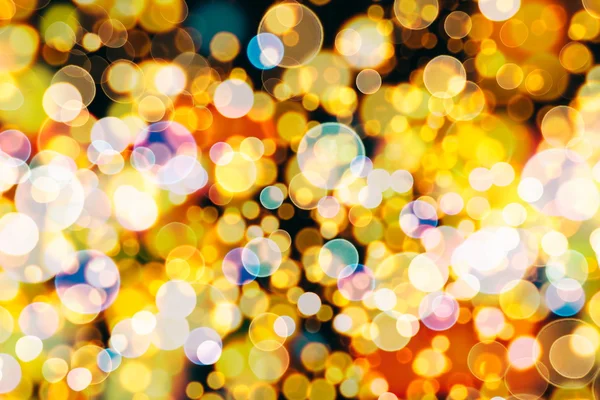 Fête de fond avec Bokeh naturel et lumières dorées lumineuses. Vintage fond magique avec couleur — Photo