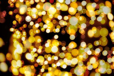 Doğal Bokeh ve parlak altın ışık şenlikli arka plan. Vintage sihirli arka plan rengi ile