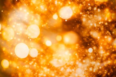 Doğal Bokeh ve parlak altın ışık şenlikli arka plan. Vintage sihirli arka plan rengi ile