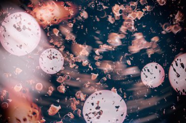 Doğal Bokeh ve parlak altın ışık şenlikli arka plan. Vintage sihirli arka plan rengi ile