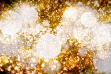 Bokeh ışıkları ve yıldız desenli şenlikli soyut arkaplan