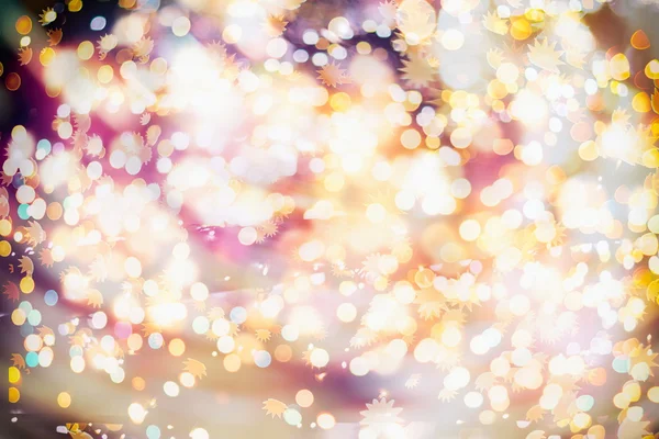 Fête de fond avec Bokeh naturel et lumières dorées lumineuses. Vintage fond magique avec couleur — Photo