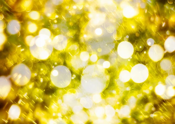 Fundo festivo com bokeh natural e luzes douradas brilhantes. Fundo mágico vintage com cor — Fotografia de Stock