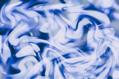 Doğal Bokeh ve parlak altın ışık şenlikli arka plan. Vintage sihirli arka plan rengi ile