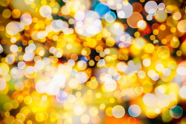 Fête de fond avec Bokeh naturel et lumières dorées lumineuses. Vintage fond magique avec couleur — Photo