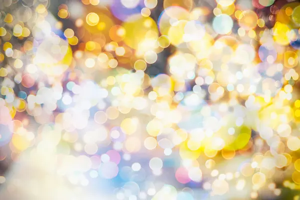 Festive Background with Natural Bokeh and Bright Golden Lights. Винтажный волшебный фон с цветом — стоковое фото