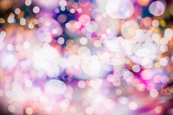 Fête de fond avec Bokeh naturel et lumières dorées lumineuses. Vintage fond magique avec couleur — Photo