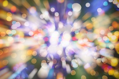 Bokeh ışıkları ve yıldız desenli şenlikli soyut arkaplan