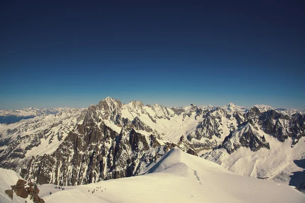 Grand Jorasses e freeriders, sci estremo, Aiguille du Midi, Alpi francesi — Foto Stock