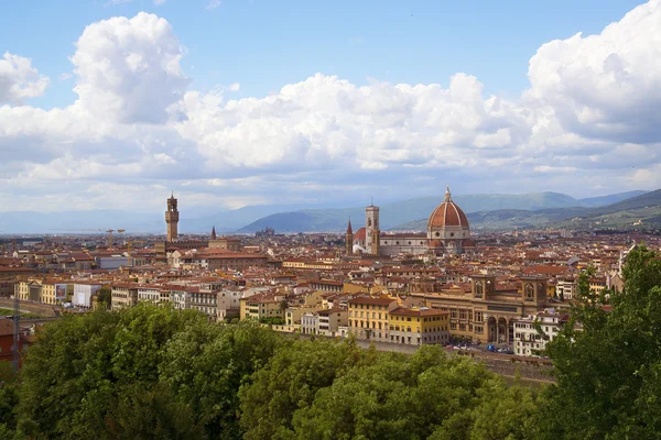 Panorama de Florença, Catedral de Santa Maria Del Fiore e Basílica de Santa Croce de Piazzale Michelangelo (Toscana, Itália ) — Fotografia de Stock