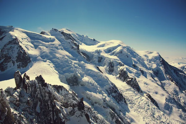 Grand Jorasses and freeriders, extreme ski, Feluille du Midi, Французские Альпы — стоковое фото