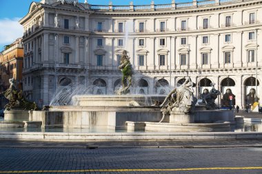 Rome, İtalya - Kasım 24, Roma şehir hayatı. Görünümünü Roma Piazza della Reppublica 24 Kasım 2015, Roma, İtalya.