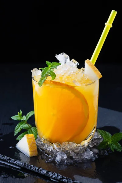 Cocktail Melão Com Rum Laranja Espaço Cópia — Fotografia de Stock