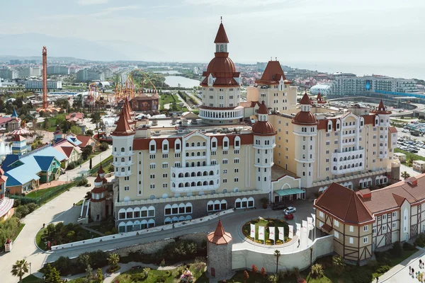 호텔의 꼭대기에는 바다가 보인다 러시아 애들러 2020 — 스톡 사진