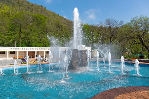 Fontana Sotto Forma Tazze Nel Parco Resort Zheleznovodsk Territorio Stavropol — Foto Stock