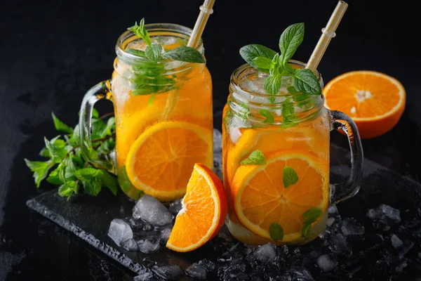 Limonada Verão Fria Laranja Com Hortelã Gelo Copo — Fotografia de Stock