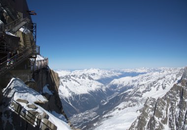 Alpler üzerinden aiguille du midi Dağı manzarası