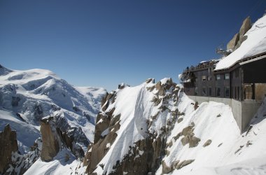 Alpler üzerinden aiguille du midi Dağı manzarası
