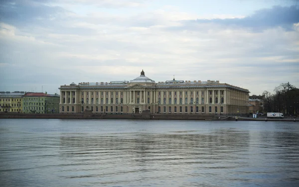 Neva River at the city of St. Petersburg — Stock Photo, Image