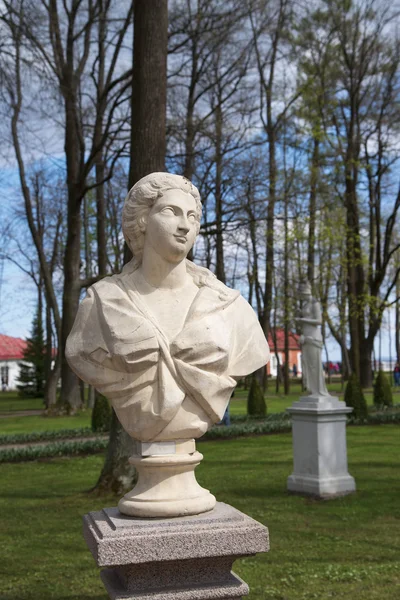 Estatua en el Jardín Superior — Foto de Stock