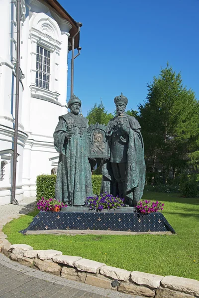 Monument van de koningen in Moskou novospassky klooster — Stockfoto