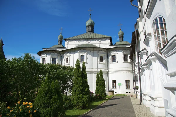 Igreja da Intercessão da Virgem Santa no Mosteiro de Novospassky em Moscou . — Fotografia de Stock