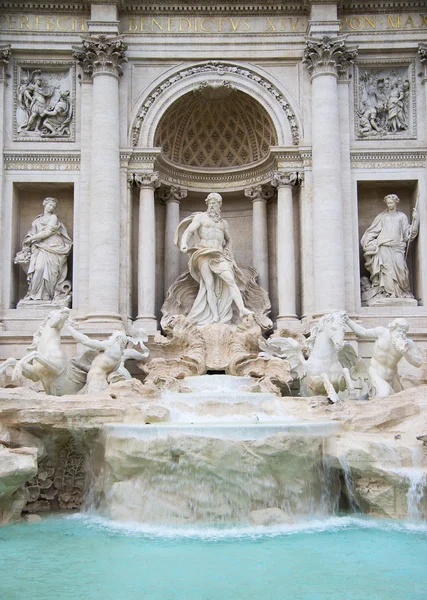 Den berömda Fontana di Trevi i Rom. — Stockfoto