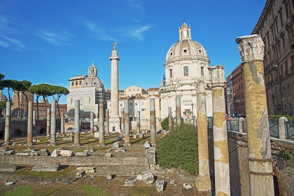 Van Trajanus kolom en Basilica Ulpia, Rome, Italië — Stockfoto