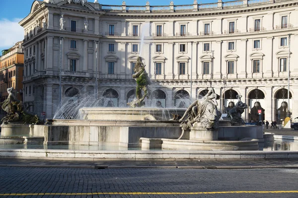 Rome, Italie - 24 novembre, Rome vie urbaine. Vue de Rome Piazza della Reppublica 24 novembre 2015, Rome, Italie . — Photo