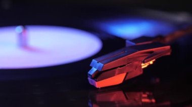 Vinil vintage plaklar çalan retro plakçalar