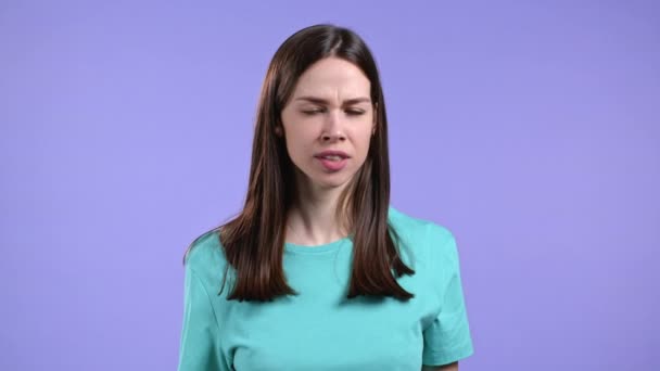 Furious woman on violet background. Lady in stress and rage, she threatens with aggression and looking at camera. — Stock Video