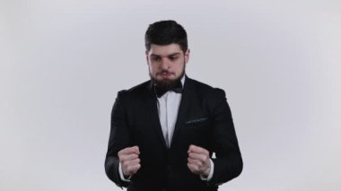 Gergin adam kendine yer bulamıyor, yanlış karar ya da eylemden korkuyor. Adam kızgın, şansını kaybetmiş. Anksiyete, dengesizlik, akıl sağlığı sorunları.