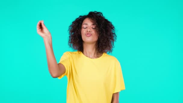 Young african woman making delicious, perfect gesture. Mixed race lady admires taste of italian food on teal studio background. Bellissimo concept. — Stock Video