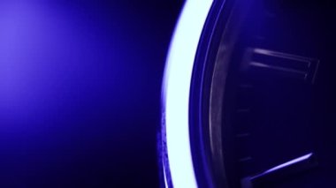 Mens kronograf Japon saati mavi safir camlı metal yapımı. Lüks saat, ikinci el. Stüdyo makro görüntülerini kapatın. Zaman kavramı.