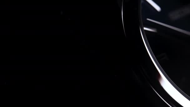 Odessa, Ucrania - Julio 2021. Increíble reloj japonés mecánico de acero inoxidable SEIKO. Reloj clásico de cuarzo con esfera de cristal de zafiro. Concepto de tiempo — Vídeo de stock