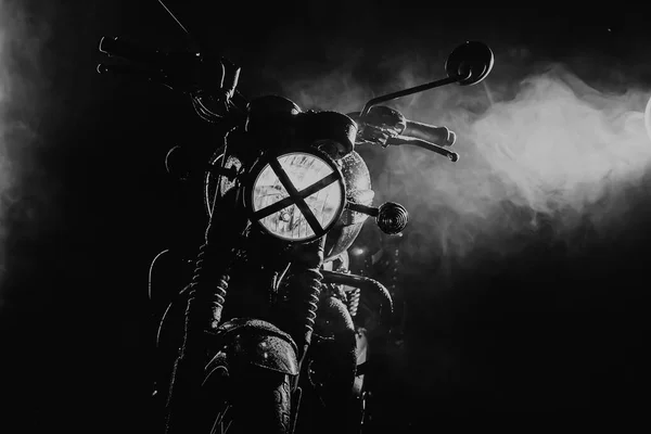 Silhouette of black retro styled motorcycle scrambler at night in fog. Adventure, motor vehicle, custom motorbike concept. Dark night with haze — Stock Photo, Image