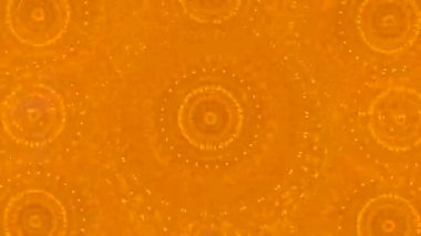 Simetriyle altın hareket, arka plan olarak mandalas tasarımı. Kalıplı sarı efekt, kusursuz tasarım, kaleydoskop deseni.