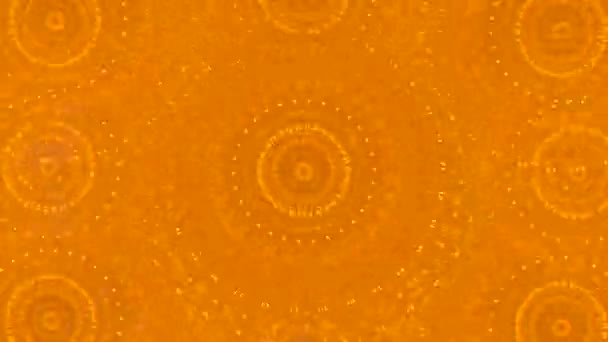 Goldene Bewegung mit Symmetrie, Mandalas als Hintergrund. Texturierter Gelbeffekt, nahtloses Design, Kaleidoskopmuster. — Stockvideo