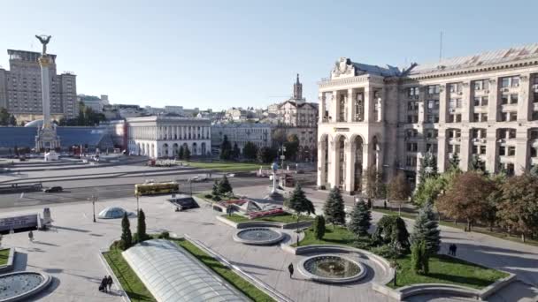 基辅- 2021年9月：基辅独立广场（Maidan Nezalezhnosti）的空中景观。无人机录像。东欧各国古老的建筑。夏日早晨. — 图库视频影像
