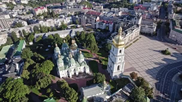 Κίεβο, Ουκρανία - Σεπτέμβριος 2021. Καθεδρικός ναός Αγίας Σοφίας. Αρχιτεκτονικό μνημείο του Kyivan Rus. Πλατεία Σοφίας είναι μία από τις κεντρικές και παλαιότερες πλατείες στο Κίεβο. — Αρχείο Βίντεο