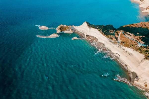 Aerial drone view to clear blue sea or ocean water. Amazing azure nature background. Clean light coast, travel destination. — Stock Photo, Image